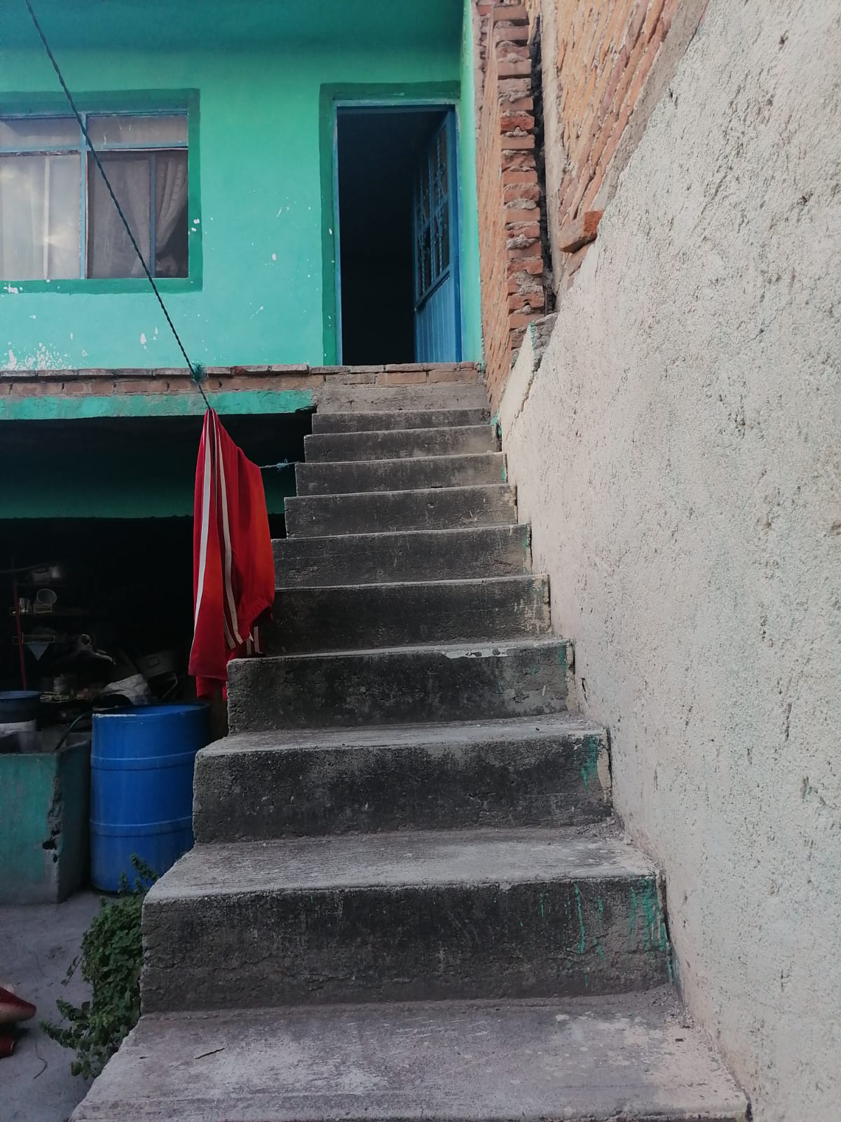 Hombre De 45 Años Muere Al Caer De La Escalera En Su Casa Viva La Noticia Durango 2722