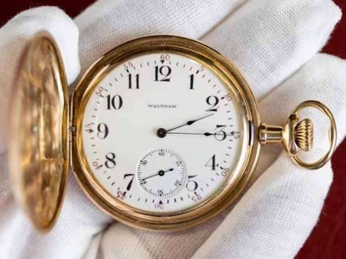 El reloj, modelo Jules Jurgensen, fue un regalo que Straus recibió en su cumpleaños número 43, en 1888, y estaba grabado con sus iniciales.