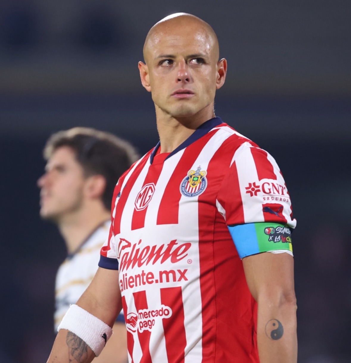 En entrevista, Chicharito reconoció que el 2025 estuvo marcado por aprendizajes personales y profesionales, en los que enfrentó críticas, dudas y retos físicos