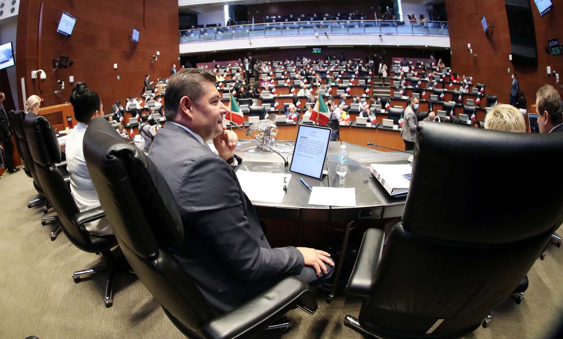 La propuesta plantea reducir costos y modificar la estructura interna del Instituto Nacional Electoral y otros organismos.