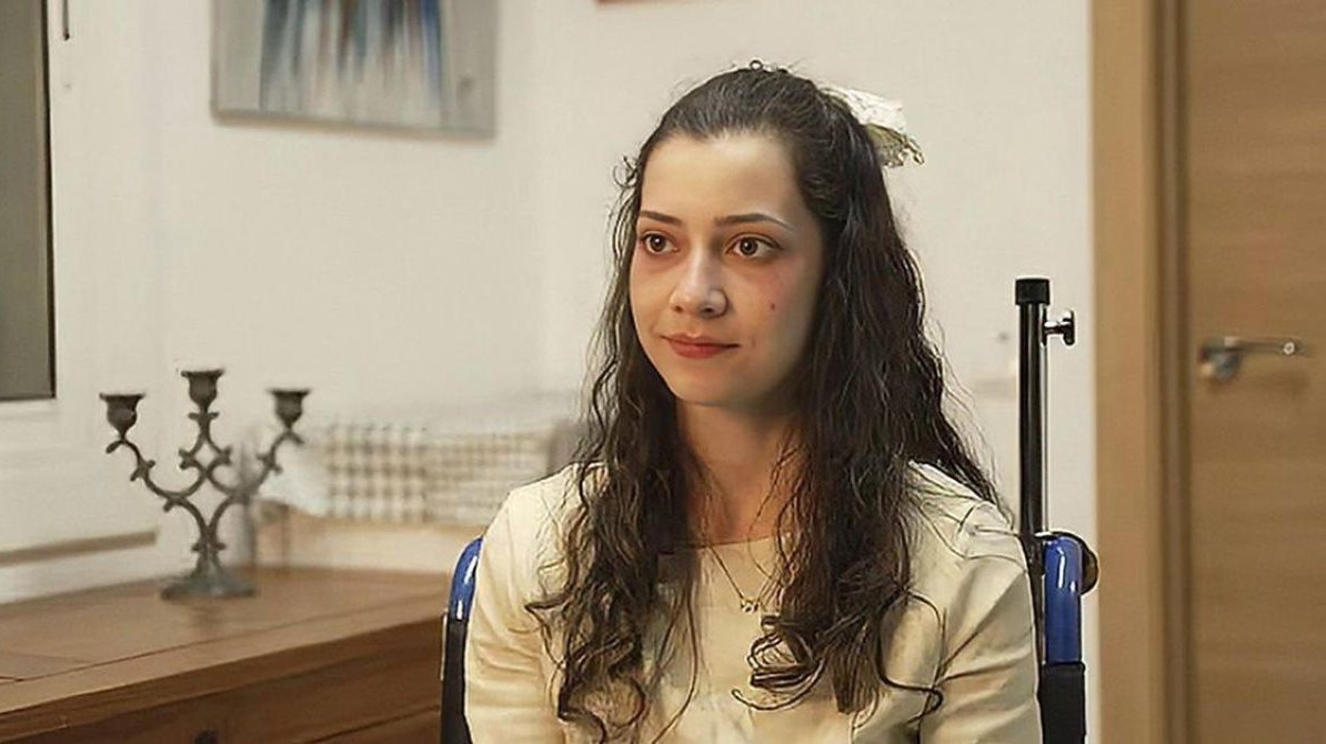 La joven vivió una historia marcada por violencia y padecimientos. Según su testimonio, enfrentó abusos, agresiones sexuales y una violación grupal.