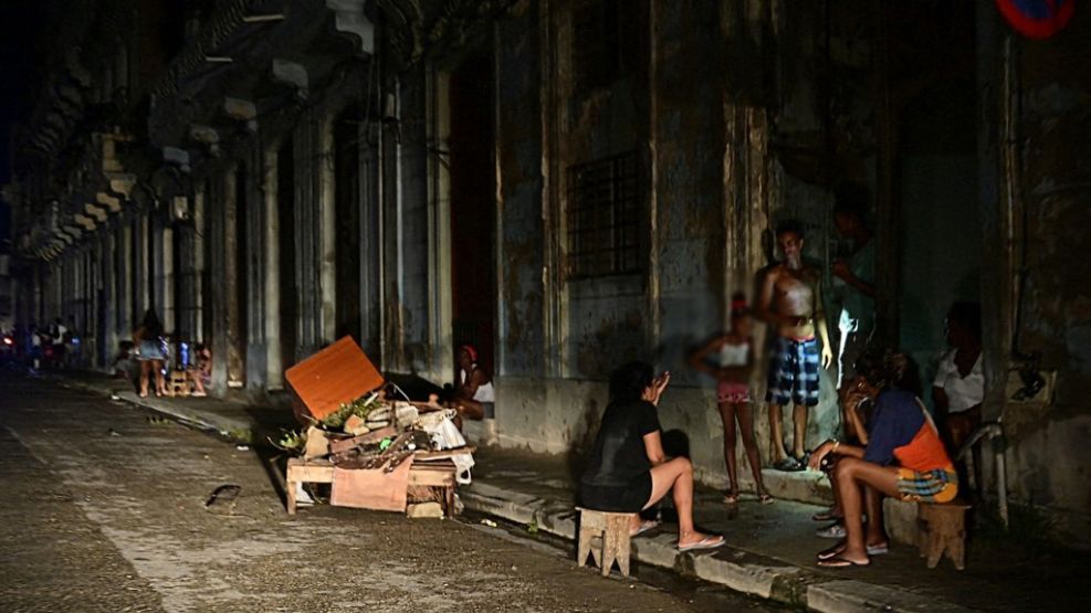 La crisis energética en Cuba se ha intensificado en los últimos años. El sistema eléctrico, dependiente de plantas termoeléctricas envejecidas y con limitaciones de combustible, ha mostrado señales constantes de deterioro.