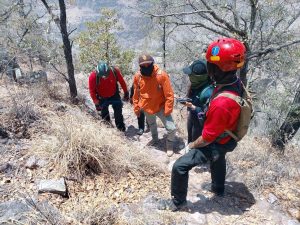Localizan a pareja extraviada en paraje Ventanas; rescate concluye sin incidentes