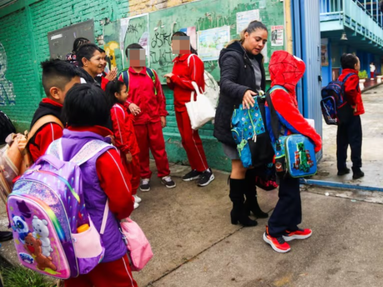 La SEP mantendrá el calendario escolar sin cambios, pero el debate sobre las condiciones climáticas
